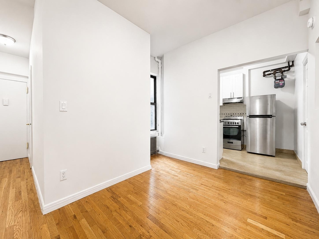 1270 First Avenue - Photo 4