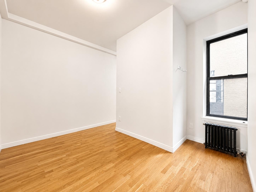 1270 First Avenue - Photo 3