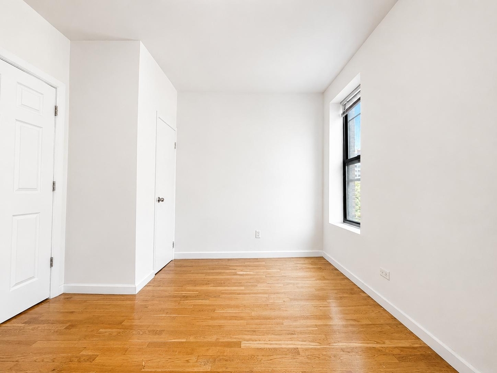 1270 First Avenue - Photo 2