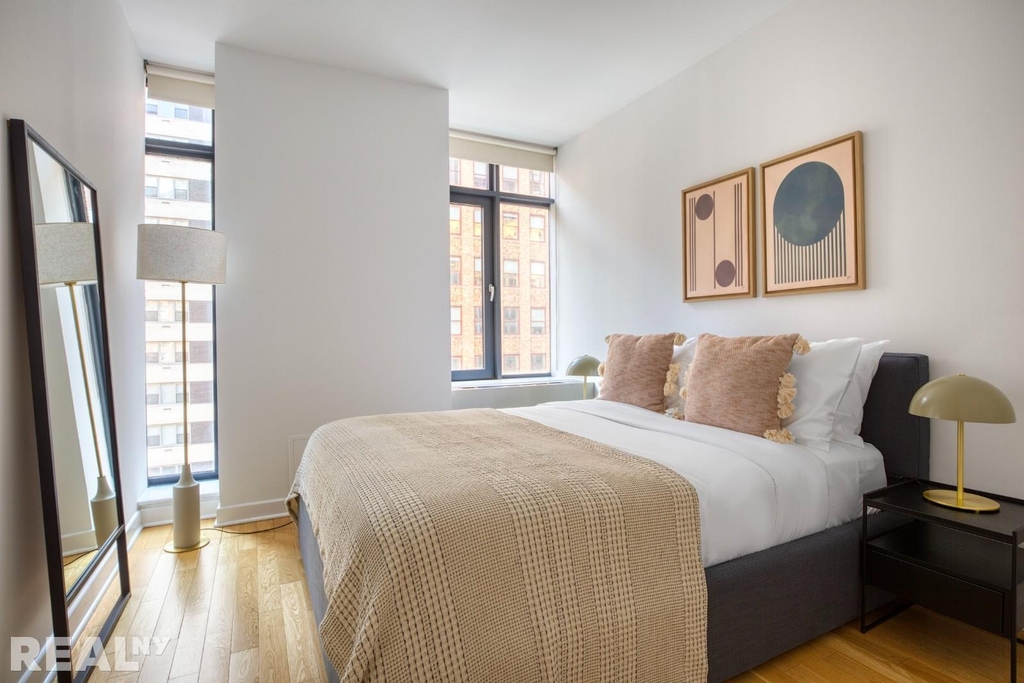 East 34th Street - Photo 5