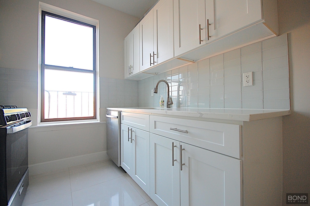 1034 Rutland Road - Photo 2