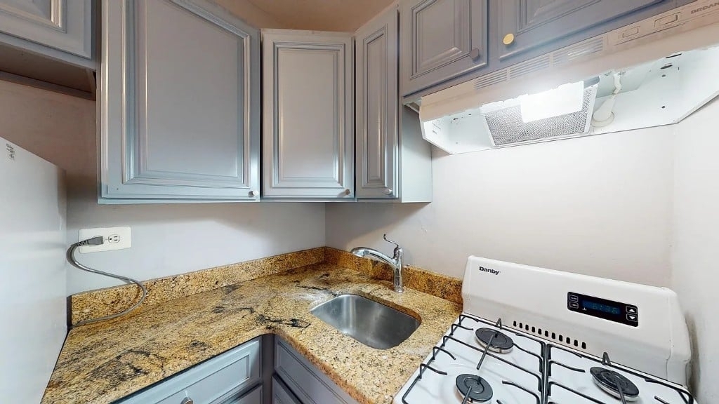 East 58th Street - Photo 9