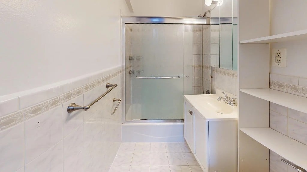 East 58th Street - Photo 11