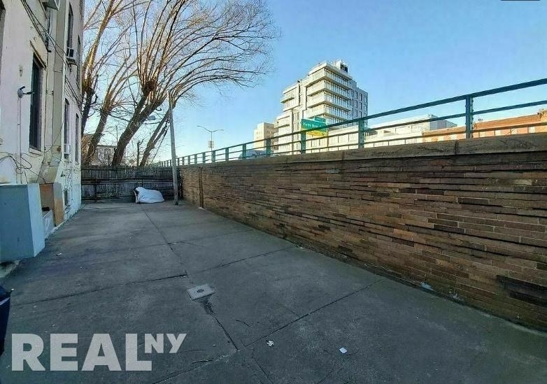 17th Street - Photo 11