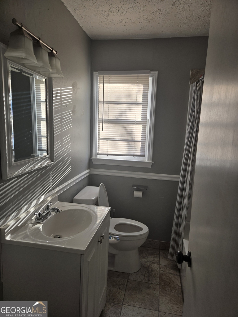 320 Vine Street - Photo 2