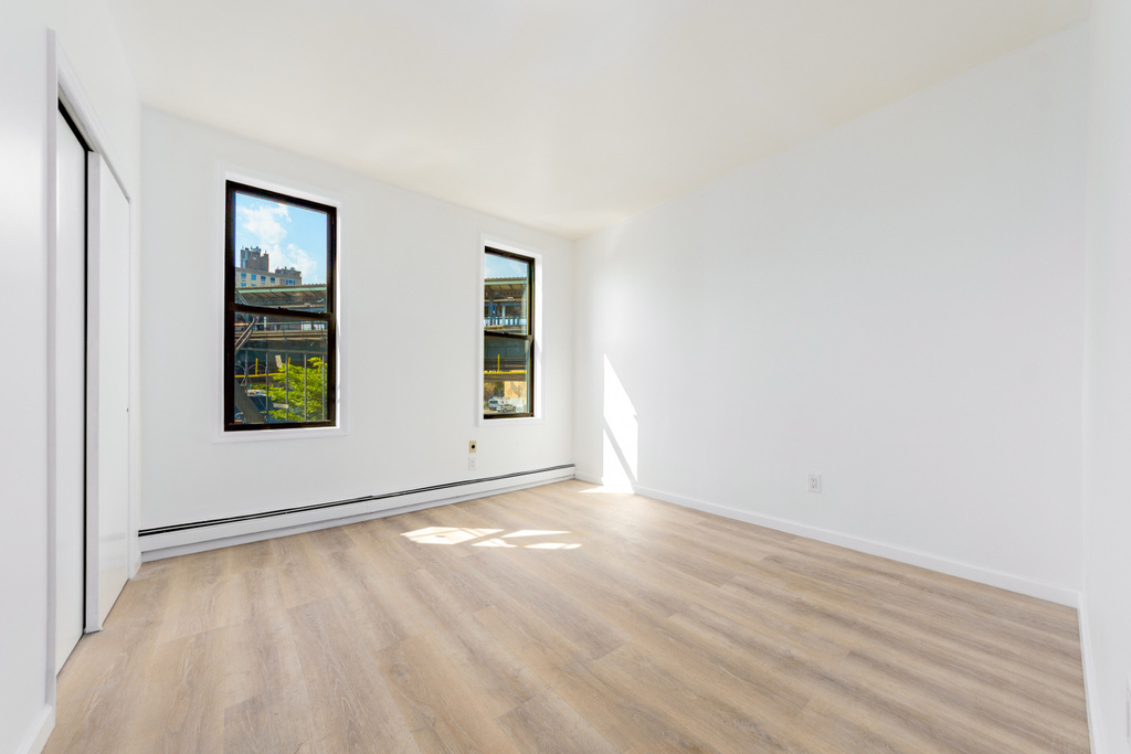 1538 Gates Avenue - Photo 0