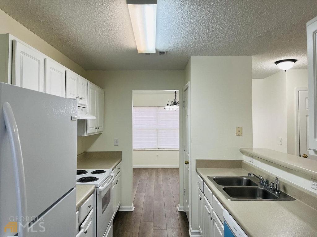 4037 Ravenwood Court - Photo 3
