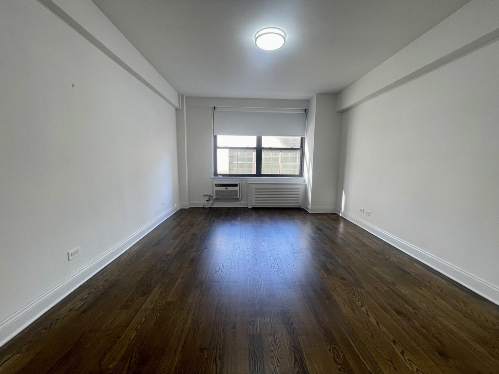 East 57th Street - Photo 7