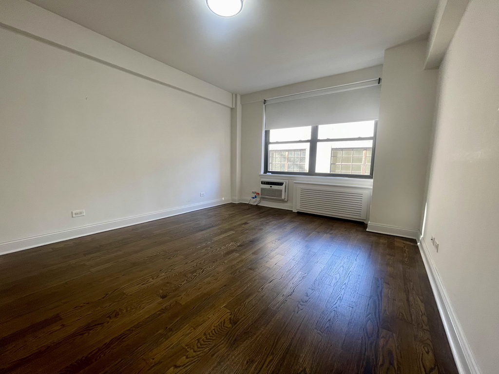 East 57th Street - Photo 9