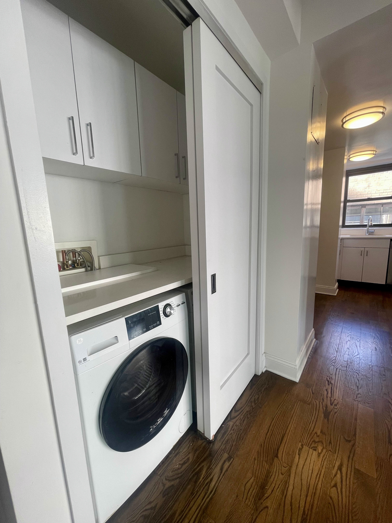East 57th Street - Photo 4