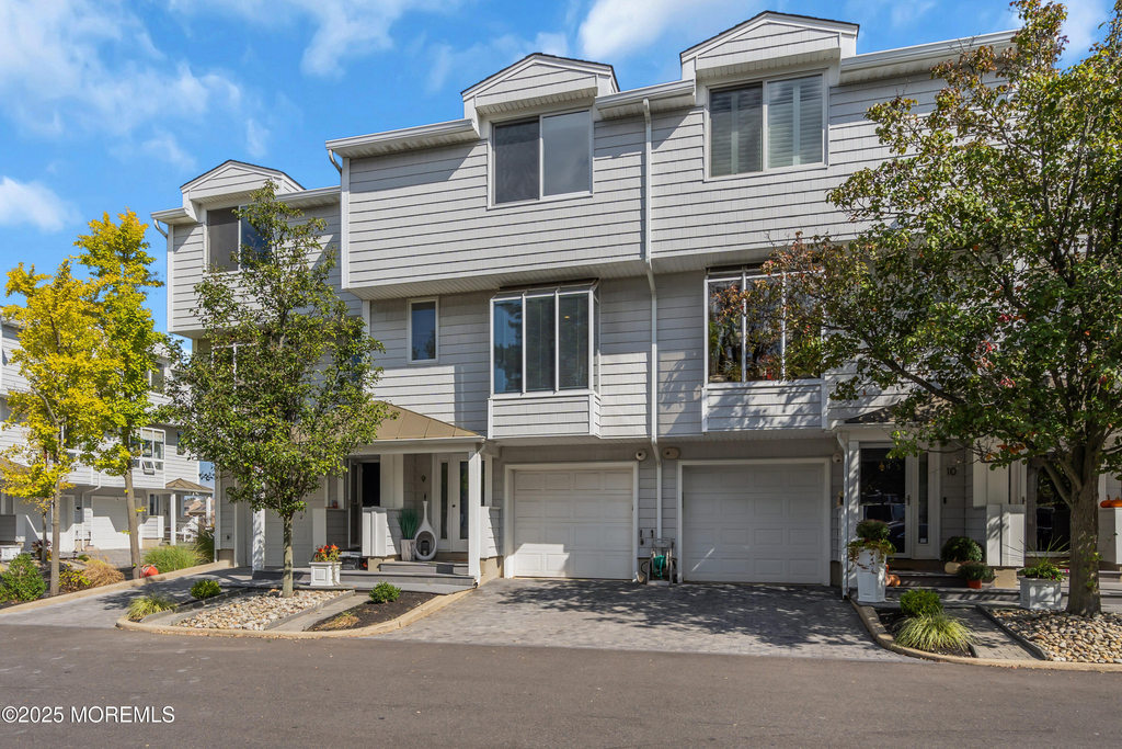 165 Riddle Avenue - Photo 1