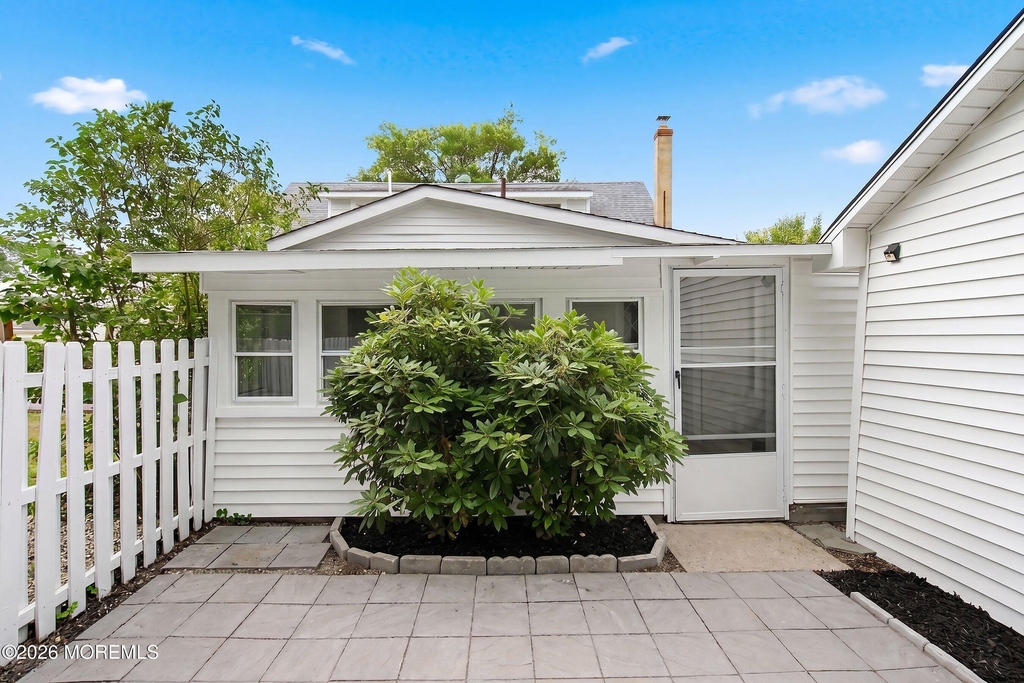 1208 Maplewood Road - Photo 0