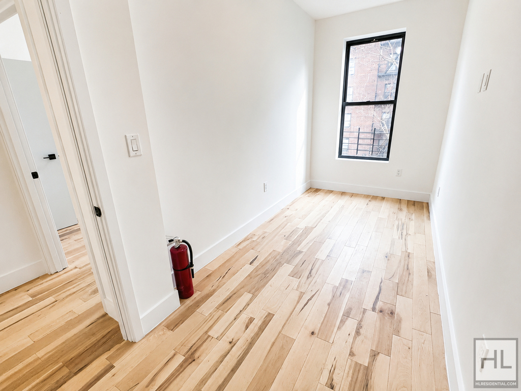 West 150 Street - Photo 8