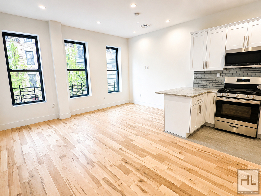West 150 Street - Photo 2