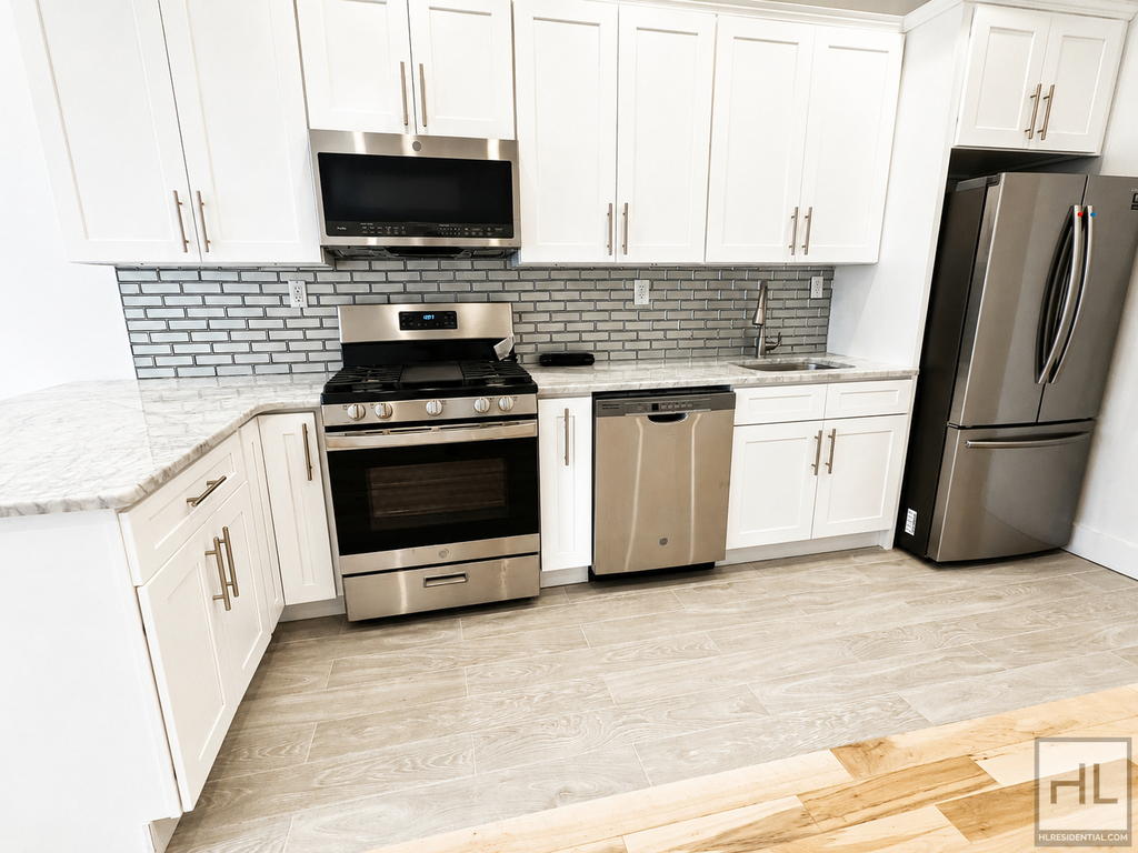 West 150 Street - Photo 9