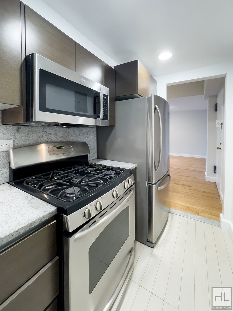 East 65th Street - Photo 3