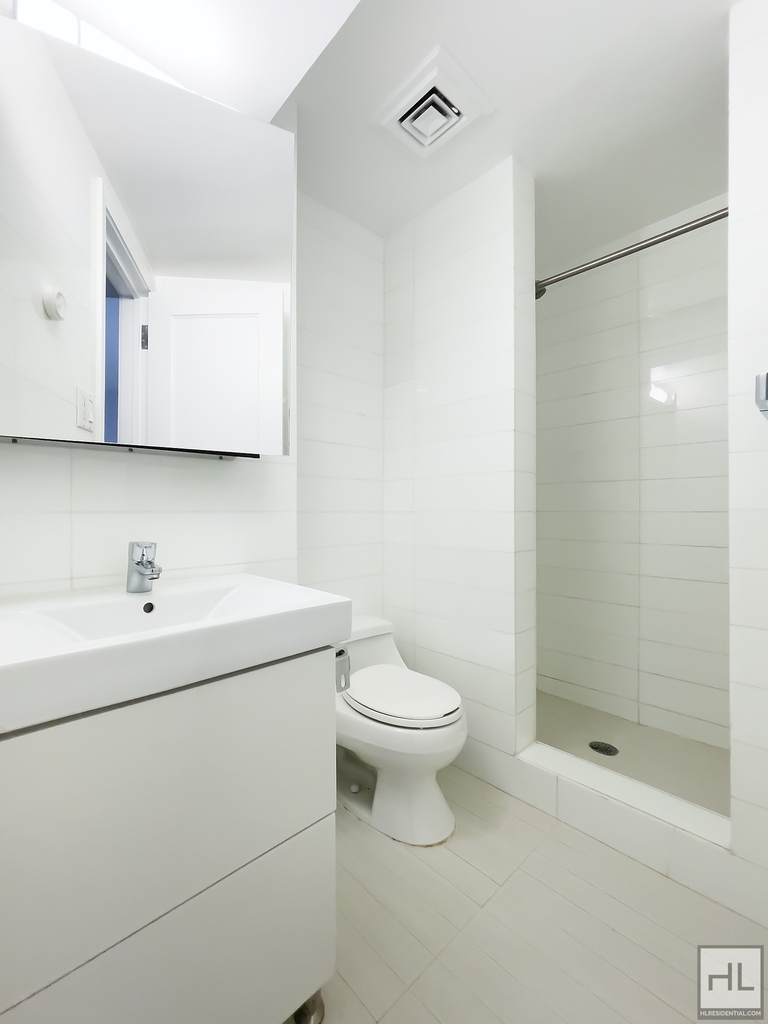 East 65th Street - Photo 4
