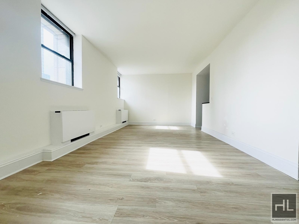 West 34th Street - Photo 1