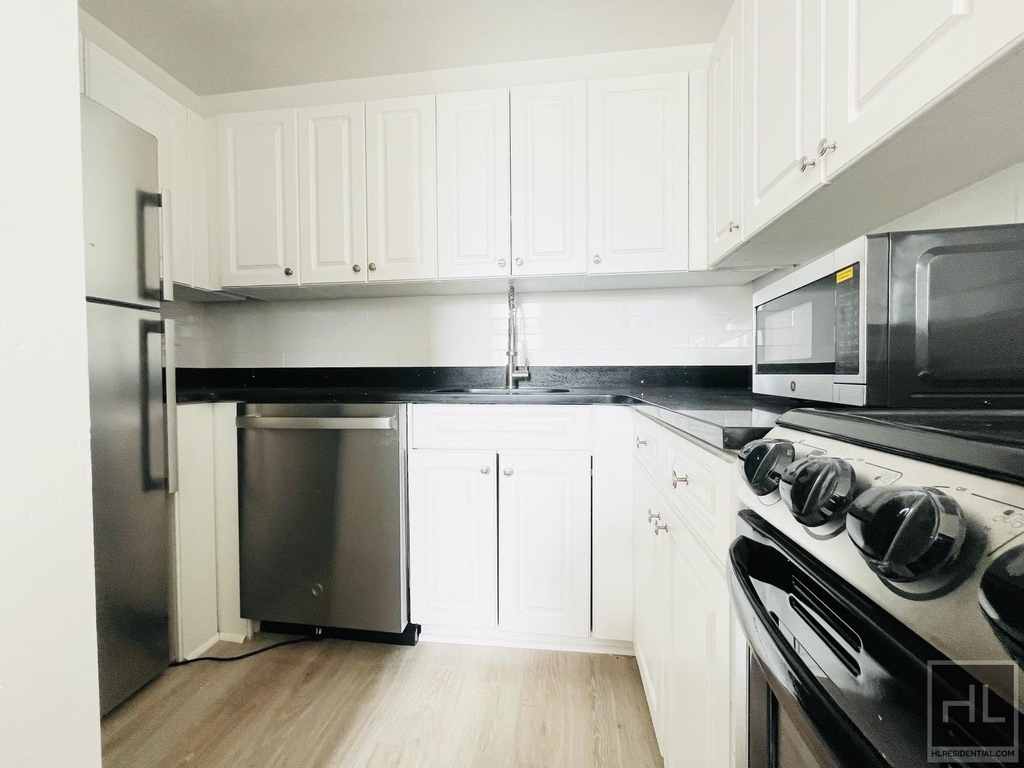 West 34th Street - Photo 3