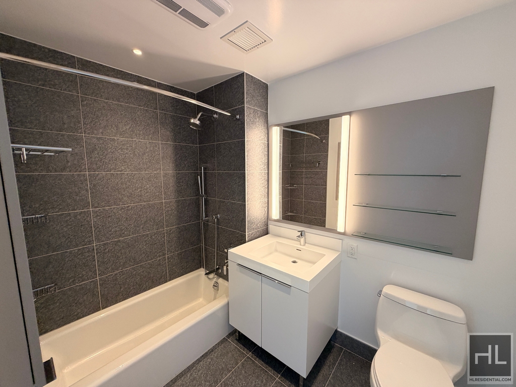 W 38th Street - Photo 3