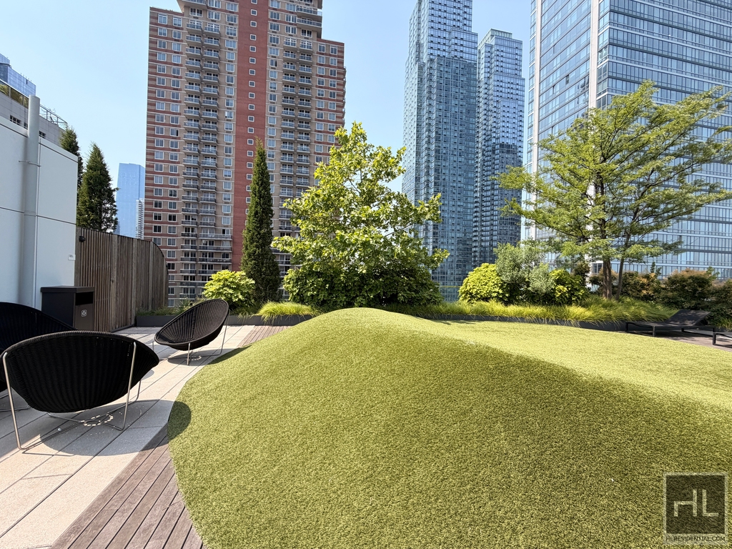 West 43rd Street - Photo 8