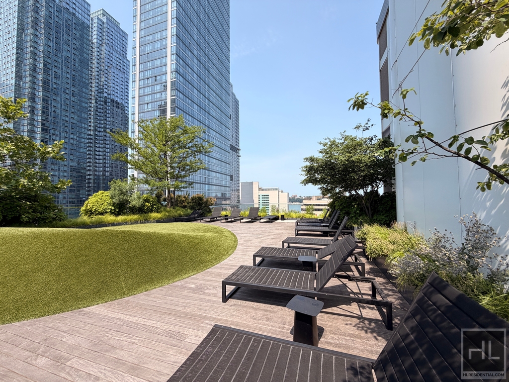 West 43rd Street - Photo 9