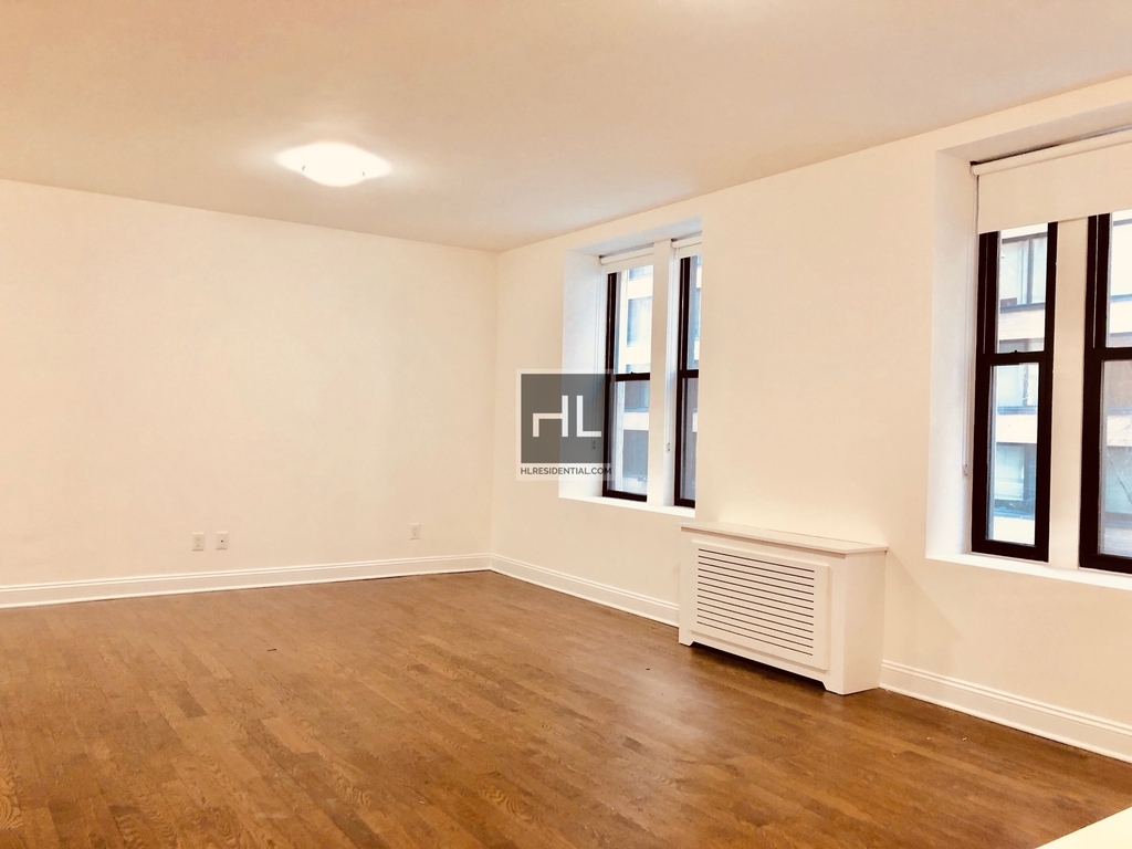 West 58 Street - Photo 2