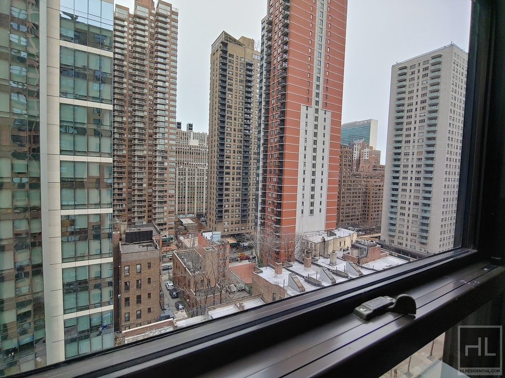 East 39th Street - Photo 3