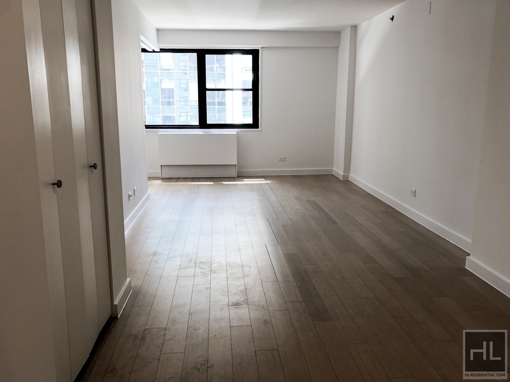 East 39th Street - Photo 0