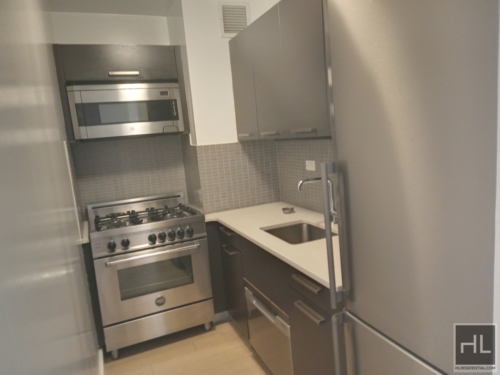 East 39th Street - Photo 2