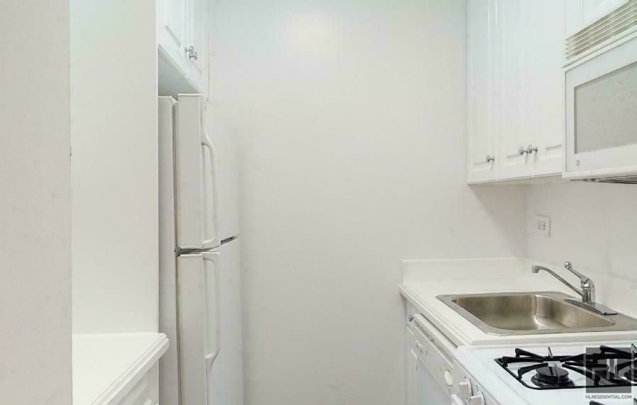 West 52nd Street - Photo 2