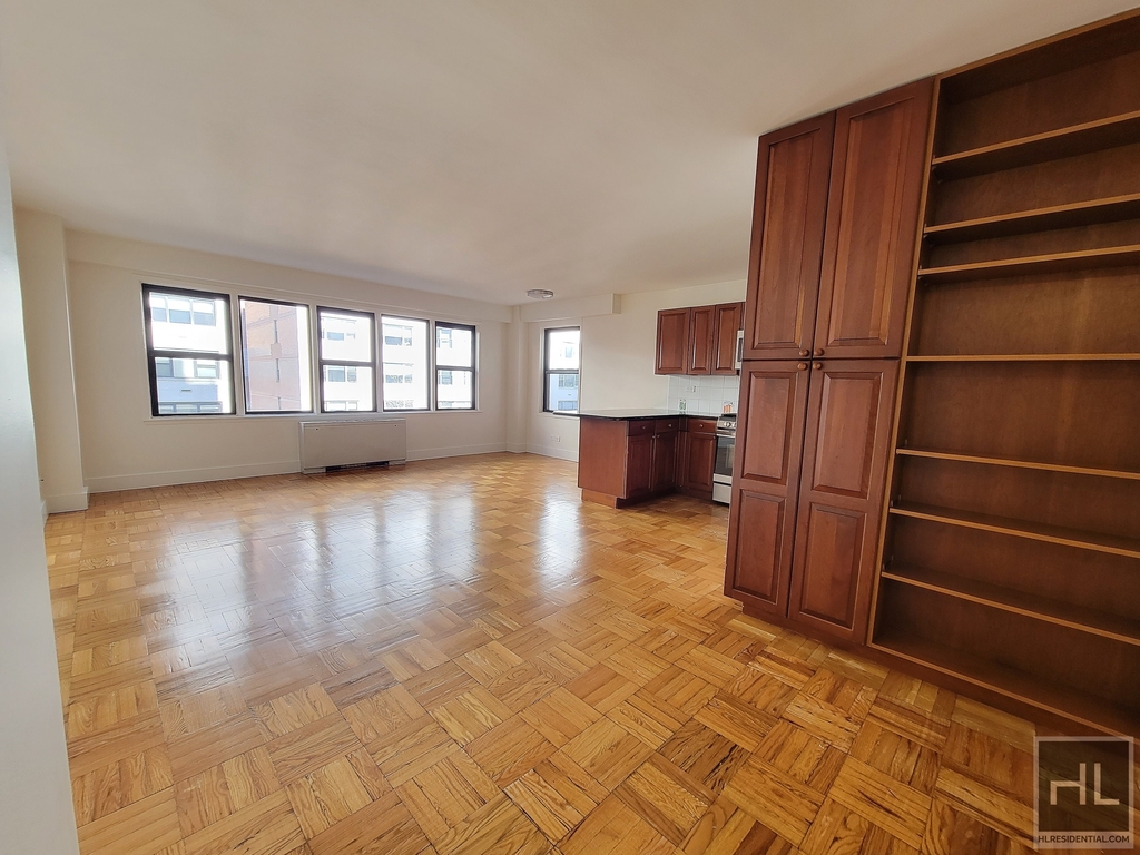 East 63 Street - Photo 4