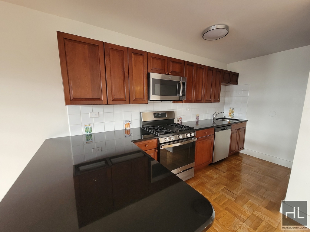 East 63 Street - Photo 3