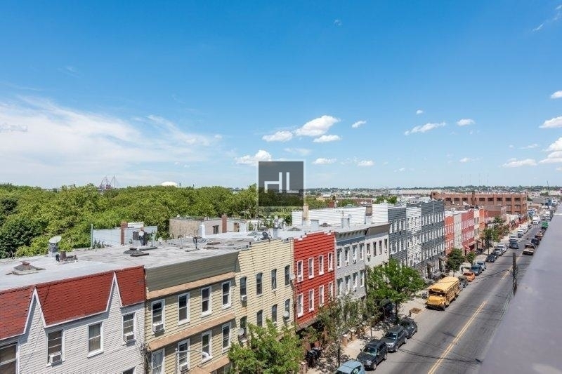 Metropolitan Avenue - Photo 8