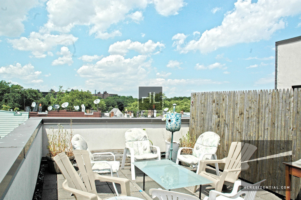 Metropolitan Avenue - Photo 9