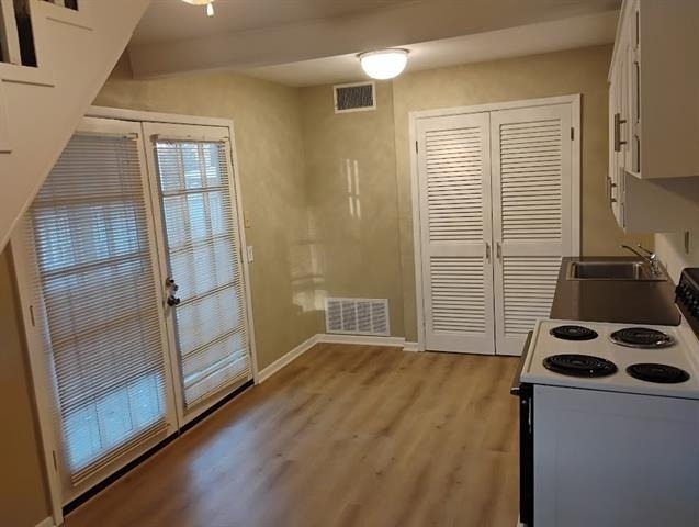 504 N Newsom Street - Photo 2
