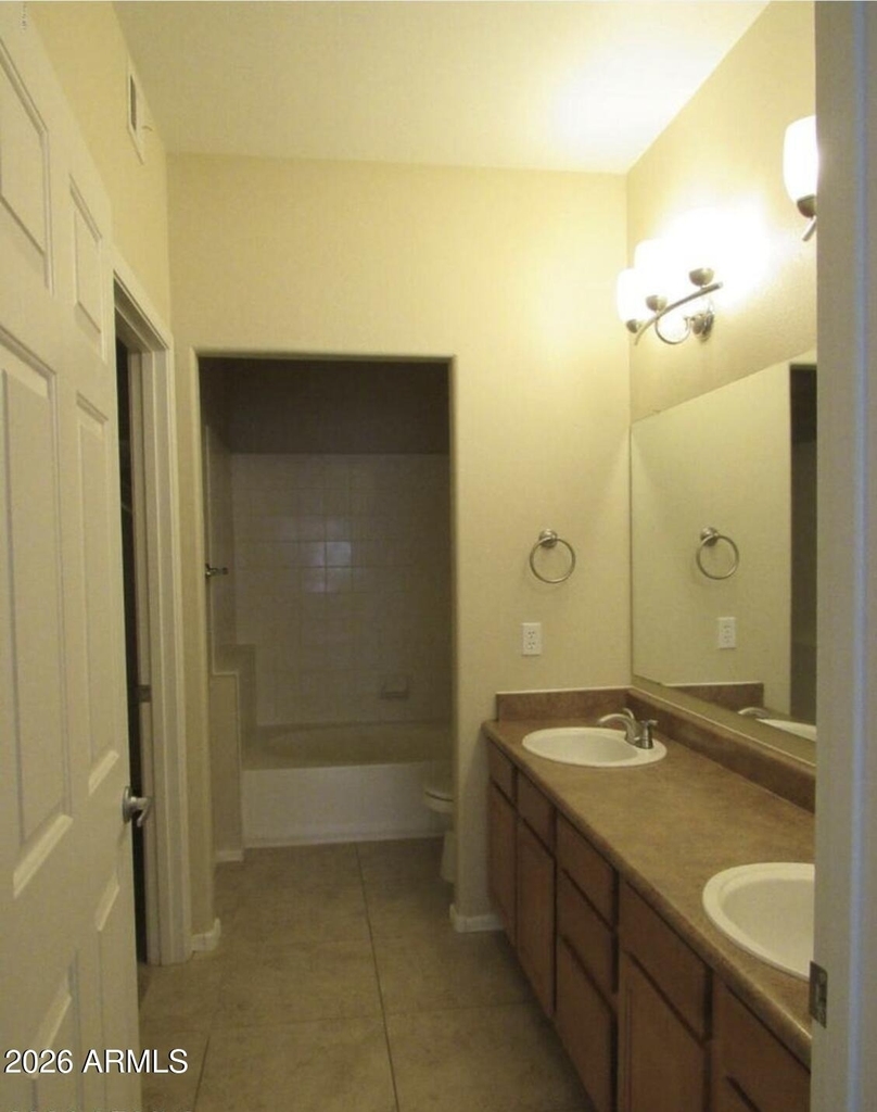 600 W Grove Parkway - Photo 10