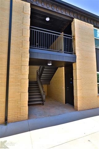 2800 Sayles Boulevard - Photo 2