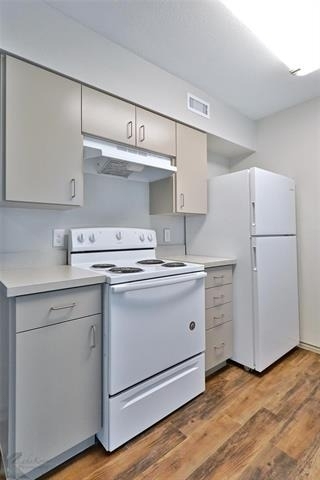 2800 Sayles Boulevard - Photo 4