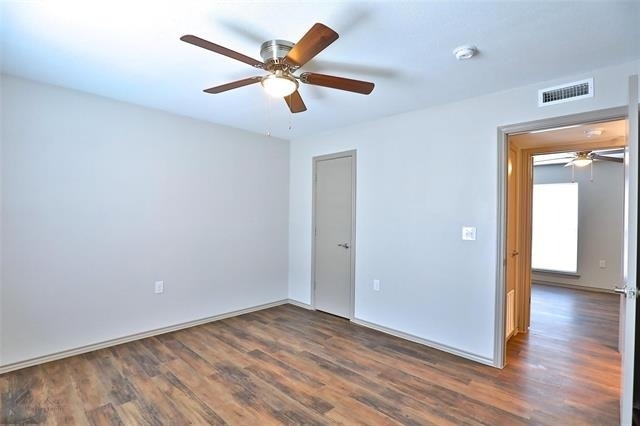 2800 Sayles Boulevard - Photo 7