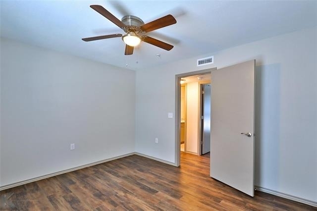 2800 Sayles Boulevard - Photo 3