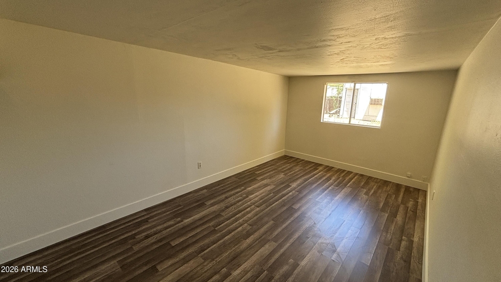 2528 E Hartford Avenue - Photo 16