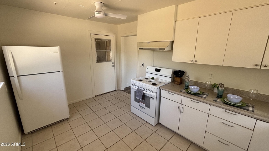 2528 E Hartford Avenue - Photo 7