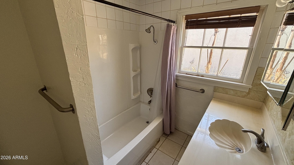 2528 E Hartford Avenue - Photo 13