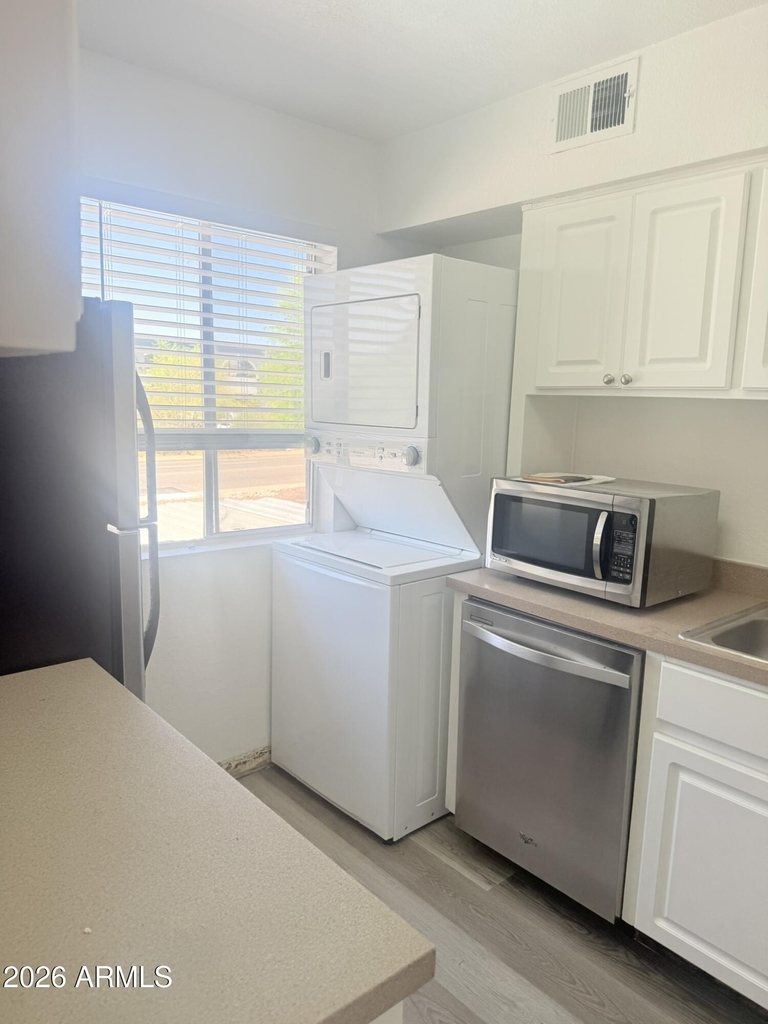 7141 N 16th Street - Photo 4