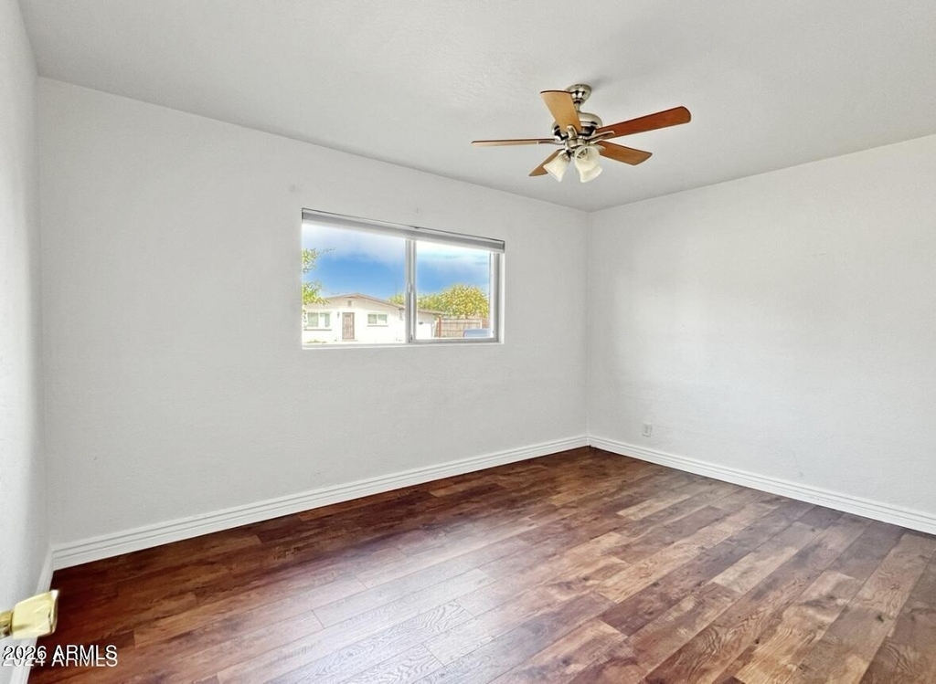 1415 W 7th Street - Photo 7