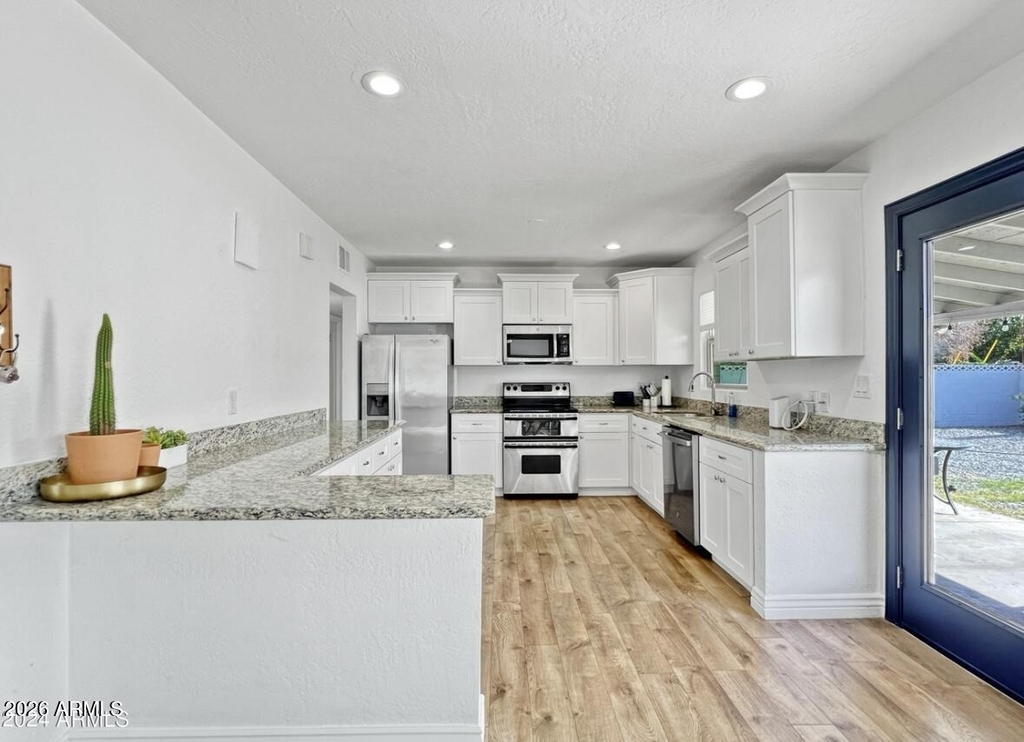 1415 W 7th Street - Photo 3
