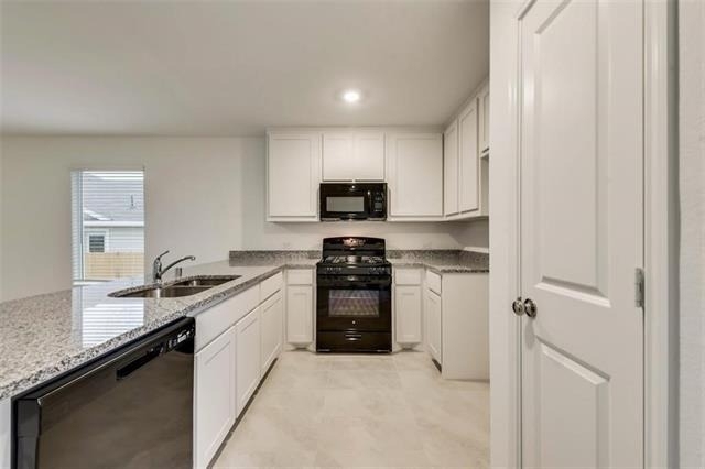 9724 Skyhawk Avenue - Photo 6
