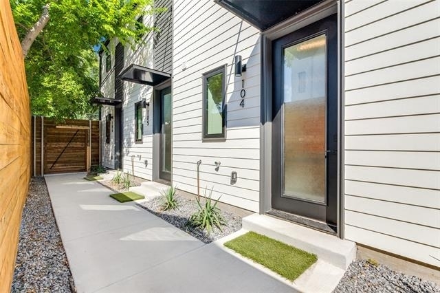 2702 N Carroll Avenue - Photo 14