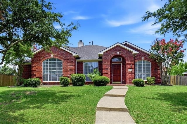 3215 Elmwood Drive - Photo 0
